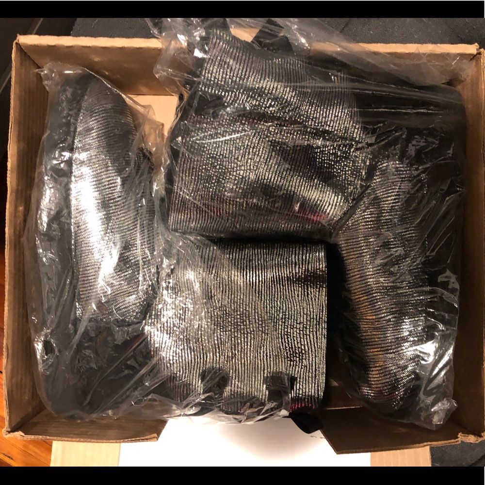 Ugg Black Metallic BAILEY Bow